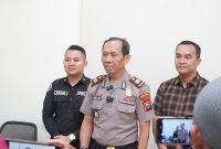 Kapolsek Tlanakan saat melakukan konfrensi pers terkait penggelapan motor Honda Scoopy di wilayah Pamekasan.