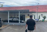 Lutfiadi, Pengusaha asal Pamekasan sekaligus korban penipuan yang mencatut nama TNI saat melapor ke Mapolres Pamekasan, Senin (6/4/2026).