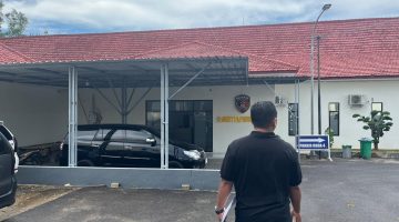 Lutfiadi, Pengusaha asal Pamekasan sekaligus korban penipuan yang mencatut nama TNI saat melapor ke Mapolres Pamekasan, Senin (6/4/2026).