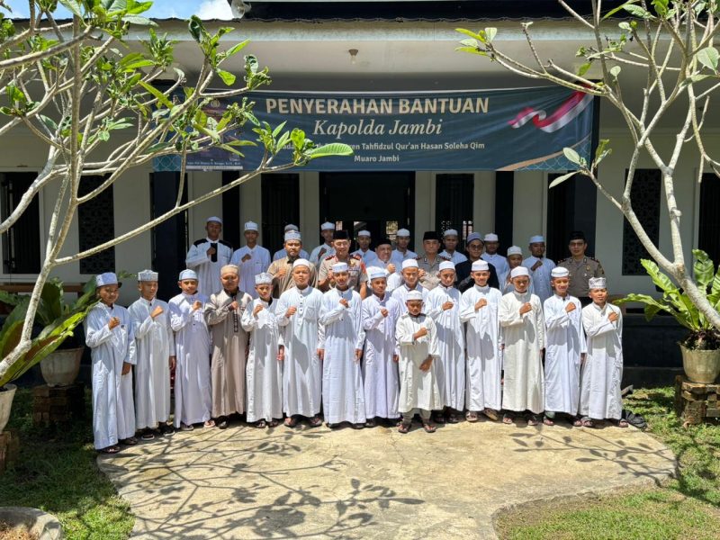 Poto bersama santri dengan Kapolda Jambi 