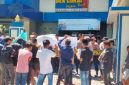 Aksi Forum Mahasiswa Pantura (Formatur) saat menyuarakan dugaan lemahnya pengawasan peredaran pita cukai ilegal di depan Kantor Bea Culai Madura.