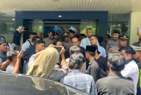 Massa Forum Mahasiswa Pantura (Formatur) membawa tuntutan dan daftar perusahaan rokok yang disebut masuk radar pengawasan dalam aksi di Madura.