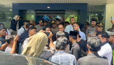 Massa Forum Mahasiswa Pantura (Formatur) membawa tuntutan dan daftar perusahaan rokok yang disebut masuk radar pengawasan dalam aksi di Madura.