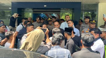 Massa Forum Mahasiswa Pantura (Formatur) membawa tuntutan dan daftar perusahaan rokok yang disebut masuk radar pengawasan dalam aksi di Madura.