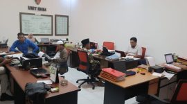 Empat warga korban dugaan perusakan lahan di Desa Bulangan Barat saat memenuhi panggilan penyidik Polres Pamekasan untuk menjalani pemeriksaan.