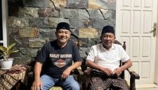 Kuasa hukum Haryanto Waluyo memberikan pernyataan kepada media terkait perkembangan kasus dugaan penipuan dan penggelapan dana Rp1 miliar yang menyeret Haji Latif, sekaligus menyoroti kontradiksi narasi pihak terlapor dengan fakta hukum yang telah diputus pengadilan.