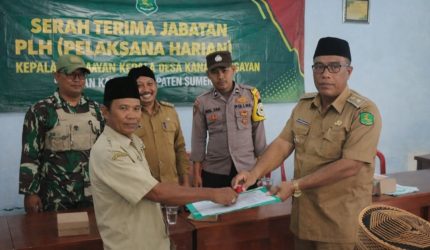 Penyerahan SK Kepala Desa Kangayan kepada Arsan disaksikan unsur pemerintah dan aparat, namun di tengah prosesi resmi tersebut, polemik keabsahan ijazah kepala desa justru masih menjadi tanda tanya di kalangan masyarakat.