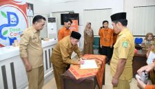 Wakil Bupati Sumenep saat menghadiri acara sosialisasi dan pencanangan desa cinta statistik (Desa Cantik) 2026