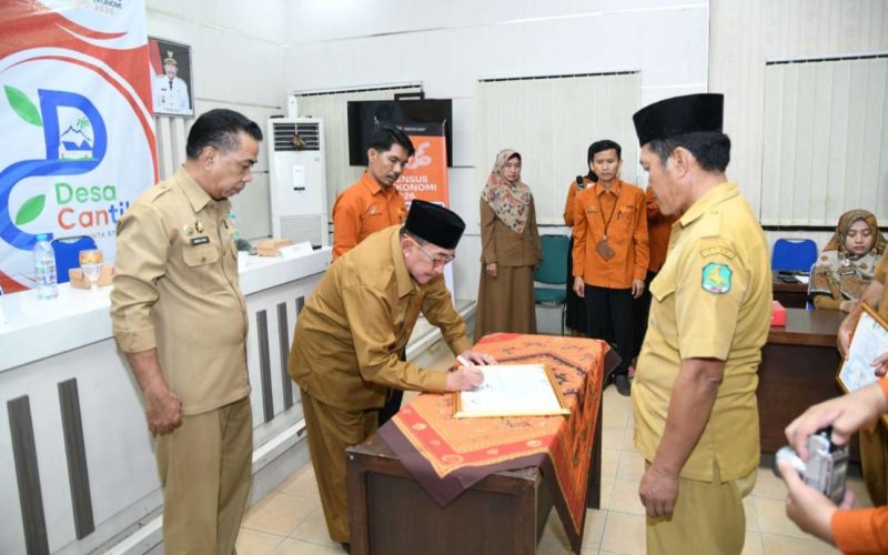 Wakil Bupati Sumenep saat menghadiri acara sosialisasi dan pencanangan desa cinta statistik (Desa Cantik) 2026