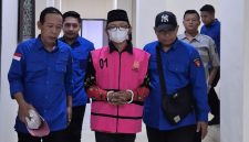 Kades Pragaan Daya, Imrah ditahan oleh Kejaksaan negri Sumenep, Kamis (23/4/2026).