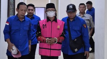 Kades Pragaan Daya, Imrah ditahan oleh Kejaksaan negri Sumenep, Kamis (23/4/2026).