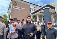 Aktivis TPFN-FORMAASI melakukan aksi demonstrasi ke kantor Kejari Pamekasan, Senin (27/4/2026).