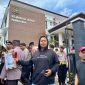 Aktivis TPFN-FORMAASI melakukan aksi demonstrasi ke kantor Kejari Pamekasan, Senin (27/4/2026).